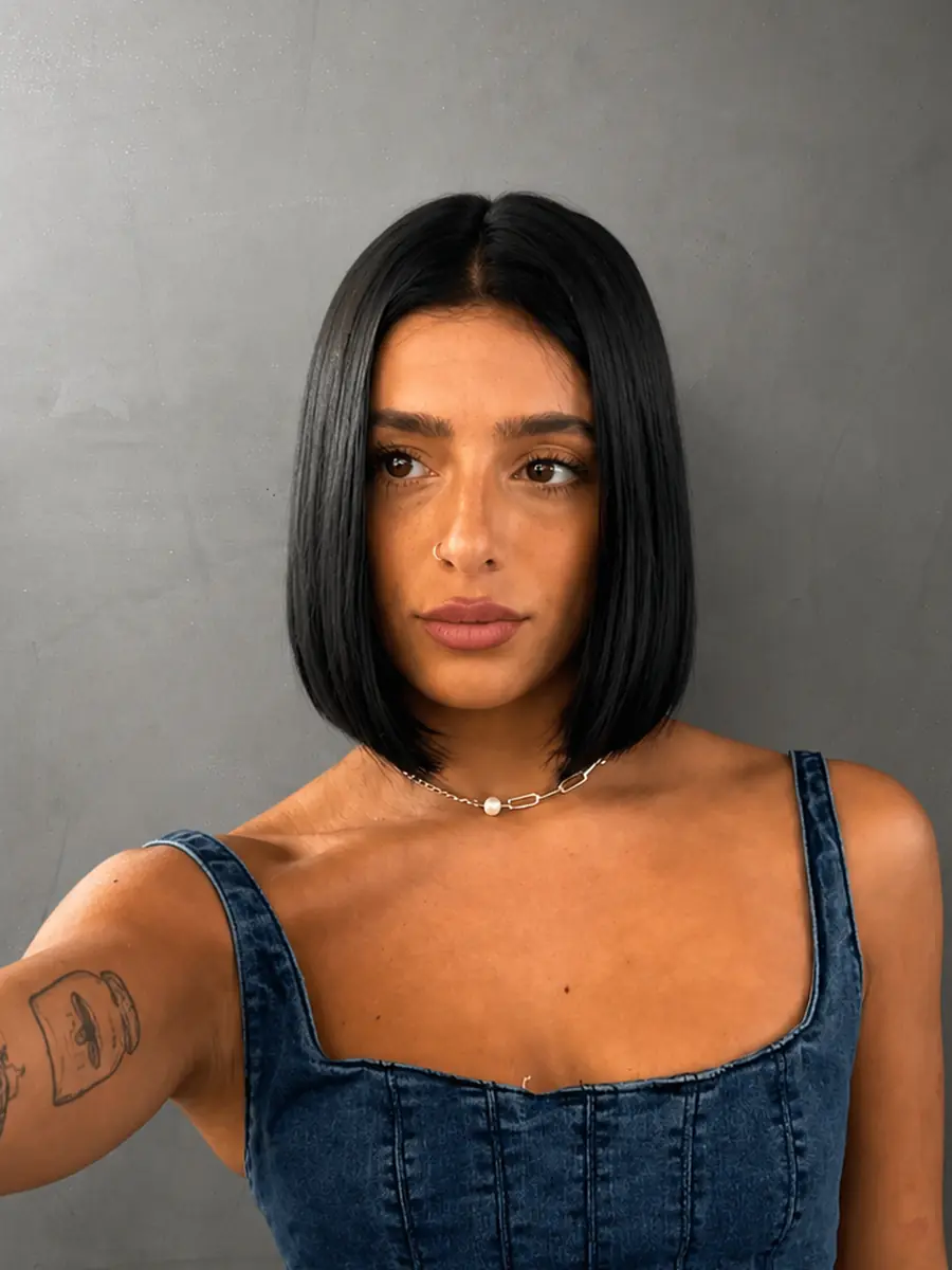 Bob liso con raiz oscura